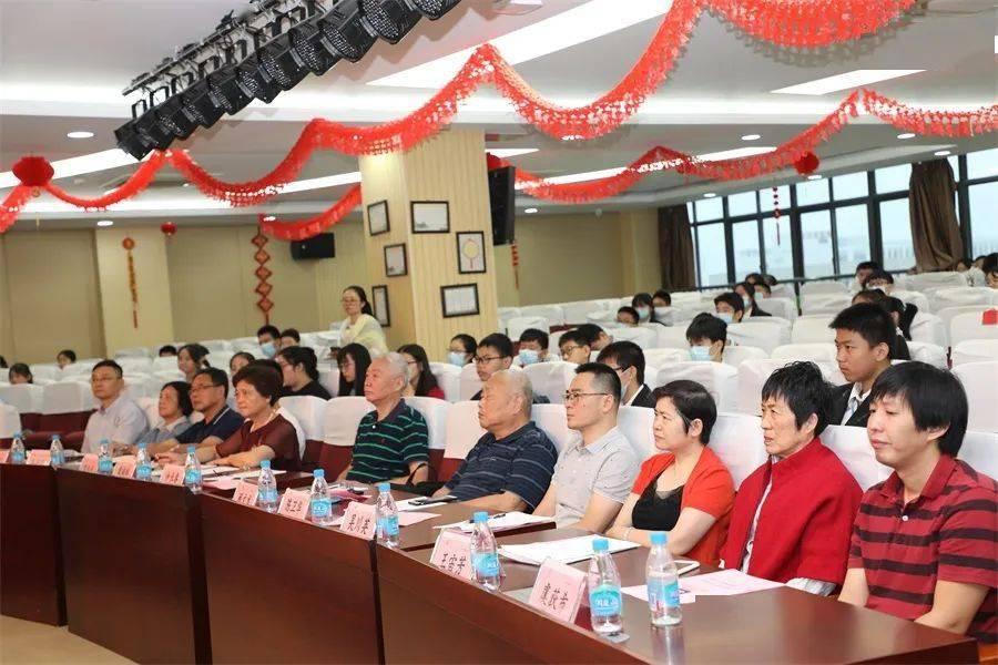 女人年纪越大越要谨慎烫发 那些“姐姐发型”有哪些？
